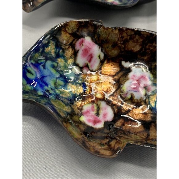 Set Of 2 Handcrafted Vintage Leaf-Shaped Enamel Trinket Dishes Floral Design - Picture 3 of 7